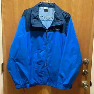 Columbia windbreaker with hood size XL